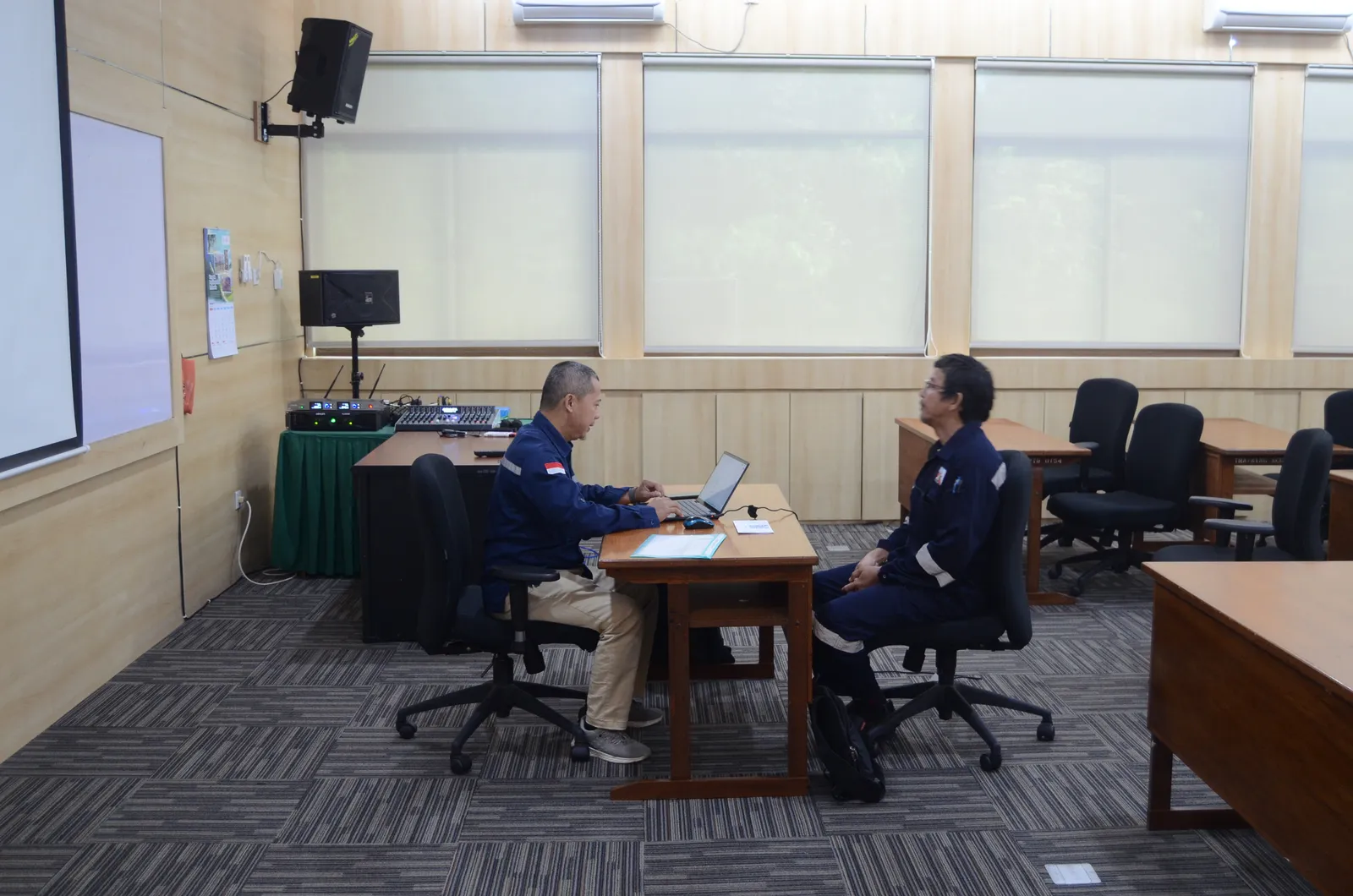 Pelaksanaan asesmen kompetensi dan uji mandiri peserta di ruang kelas (Dokumentasi 5) - Skema Sertifikasi Kompetensi BNSP: Pemeriksaan Kepatuhan Penggunaan Alat Pelindung Diri (APD)