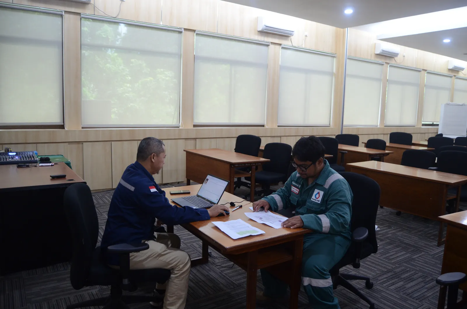 Pelaksanaan asesmen kompetensi dan uji mandiri peserta di ruang kelas (Dokumentasi 54) - Skema Sertifikasi Kompetensi BNSP: Audit Tata Kelola Tempat Uji Kompetensi (TUK) Berlisensi BNSP