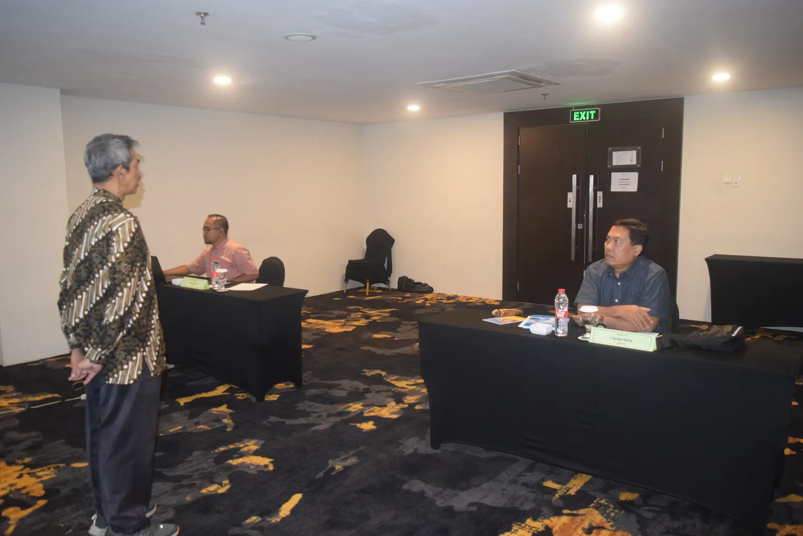 Sesi diskusi interaktif antara instruktur dan peserta di ruang seminar (Dokumentasi 3) - Profesi Safety Engineer Pemanfaatan Radiasi Nuklir