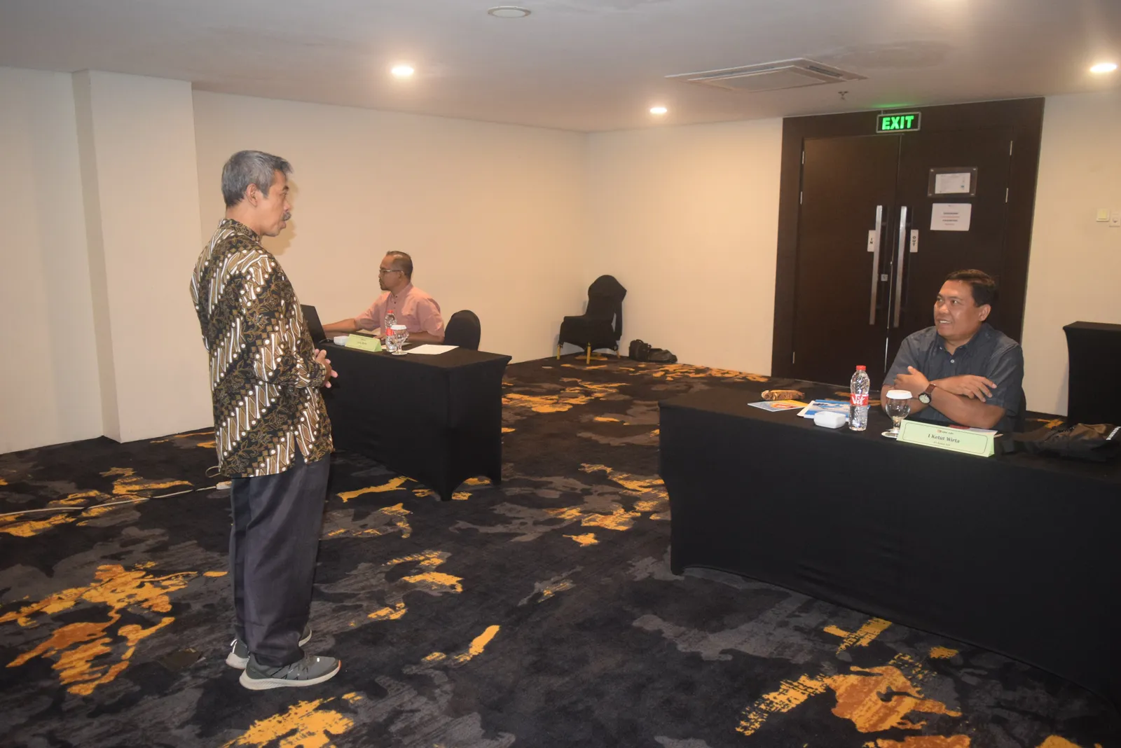 Sesi diskusi interaktif antara instruktur dan peserta di ruang seminar (Dokumentasi 6) - Profesi Safety Engineer Struktur Tahan Gempa
