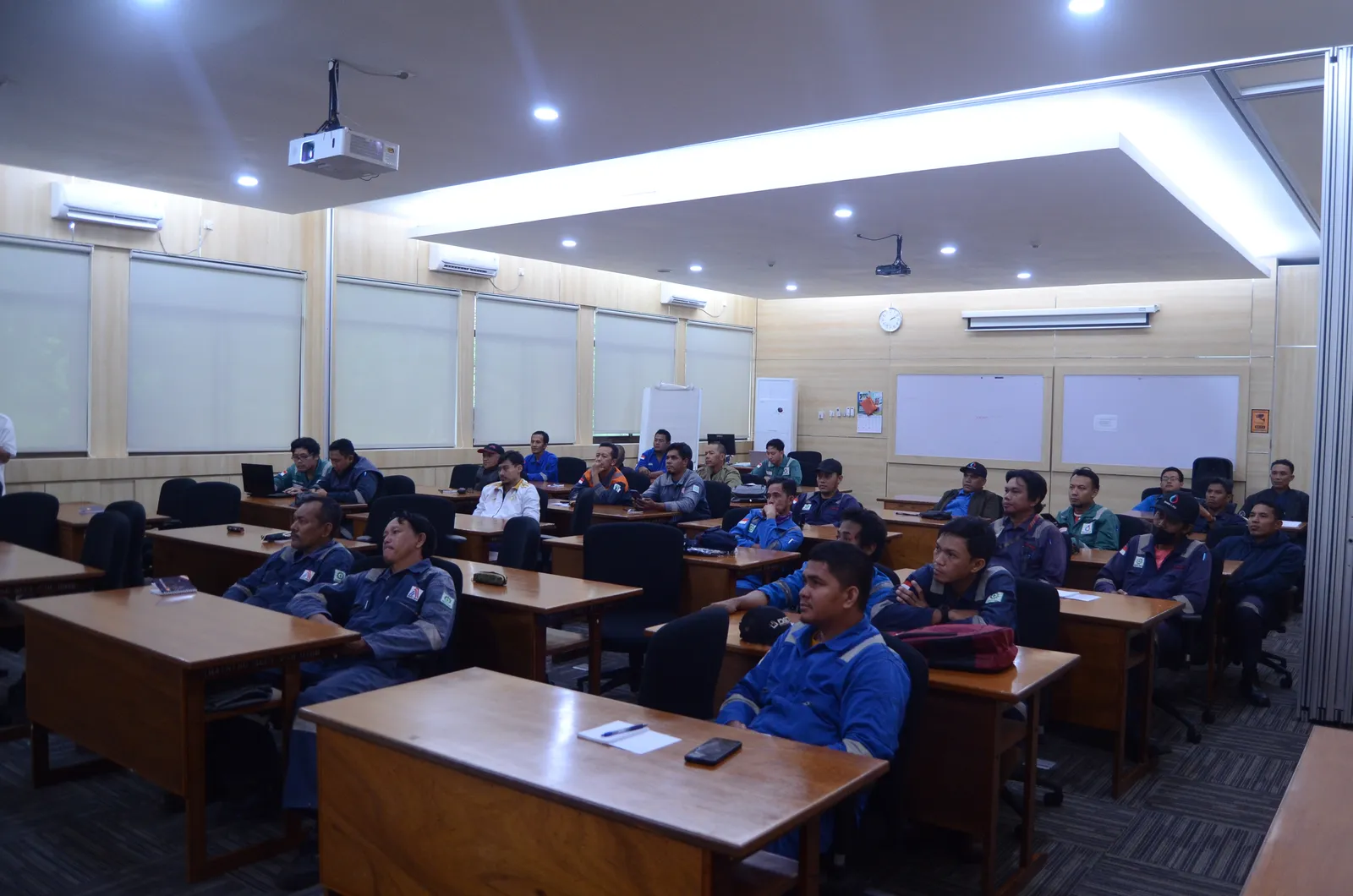 Suasana peserta mengikuti sesi pembinaan keselamatan dan kesehatan kerja (Dokumentasi 16) - Pelatihan Ahli K3 Spesialis Penanggulangan Kebakaran (Kelas A Kemnaker)